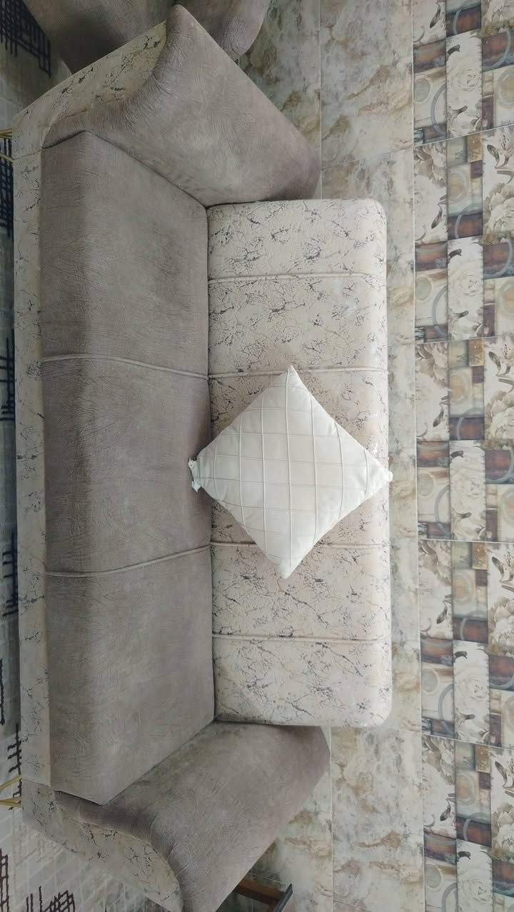 تخم 10 مقاعد اخو الجديد نضافة 100٪ كما موضح بالصورة سعرة  650 العنوان بغداد شارع الجزيرة منطقة الاصلاح مقابل بوب الشام
اتصال وواتساب ***********
