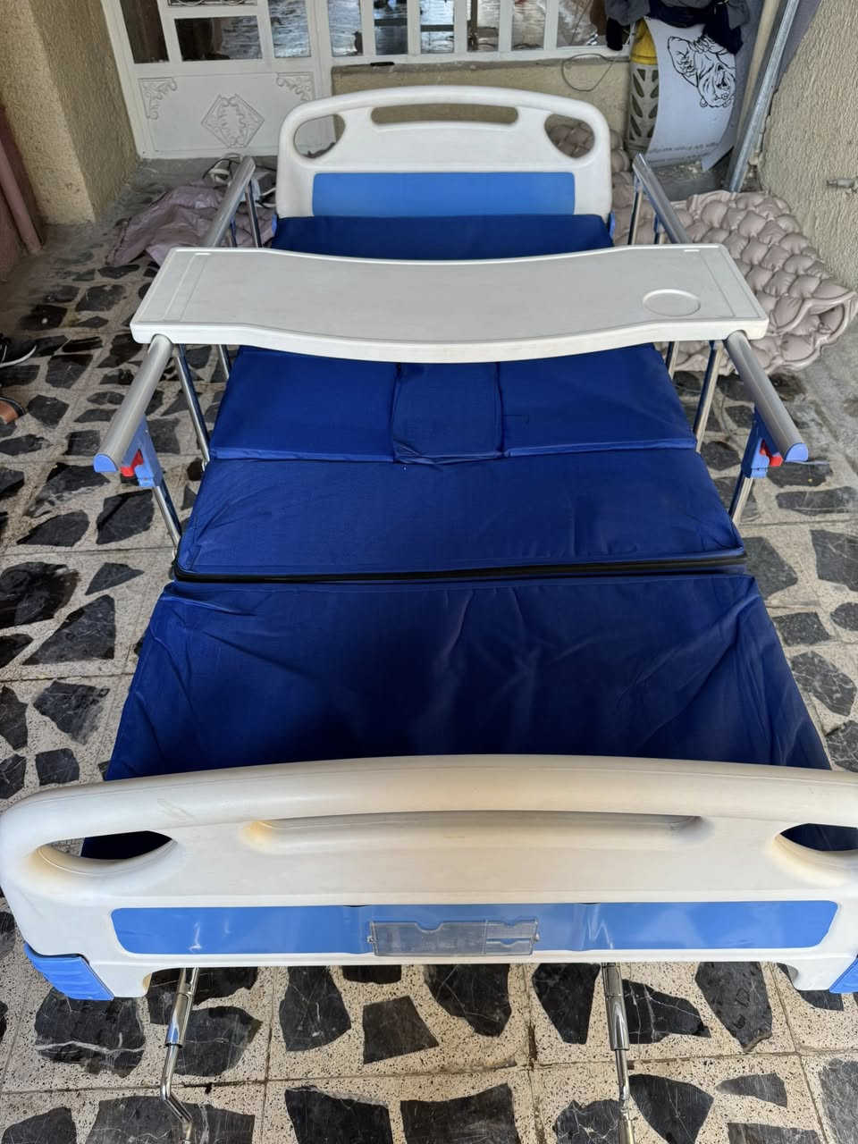 سرير طبي مستعمل شي بسيط ونضيف جداً
ويتحريك يدوي 
ويّا 3 دواشك تقرحات كهربائيه لراحة المريض 
قوي، عملي، ومناسب للبيت أو المستشفى

للعلم:
فقط الدواشك الكهربائيه سعرها ب٢١٠ الله يشهد عليه

💥 السعر كامل مع سرير ودواشك : ٢٥٠فقط �
للتواصل ***********
