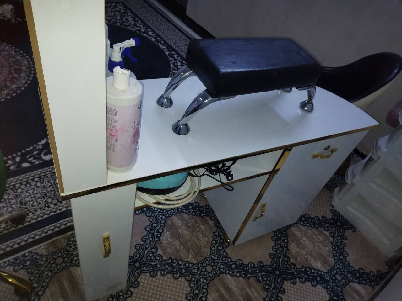 ميز لبيع مال اكرلك مال اضافر كامل جديد رقم بي وأسباب (***********)
