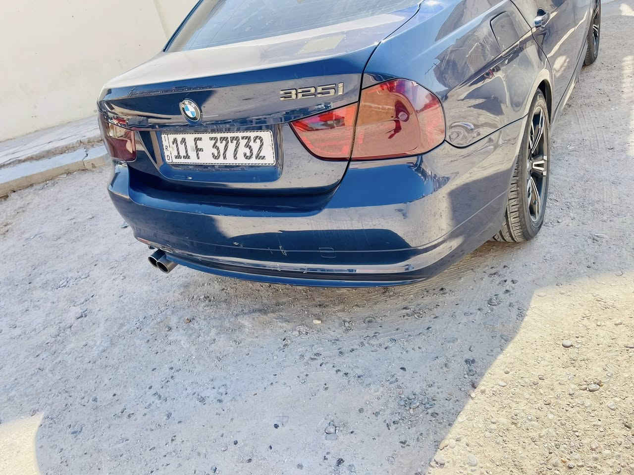 السلام عليكم e90 2011
328 i حادثها جاملع عكس السايق وشويه من الباب ومرشوشه للجماليه  *********** واتساب موجود
