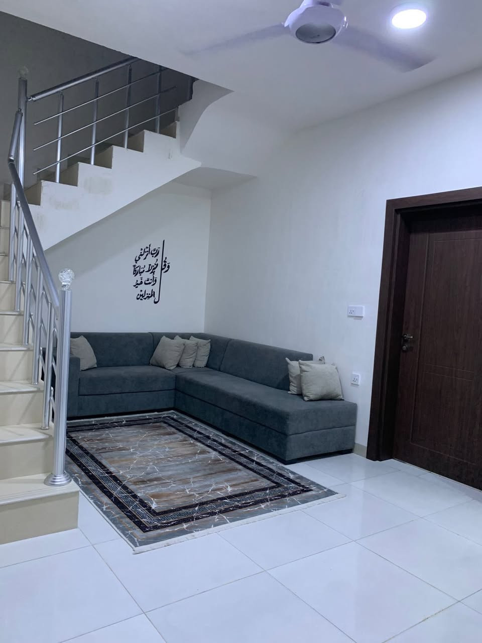 بيت طابو صرف المساحه 200 متر المكان طوريج مجمع الزهراء السكني سعر مناسب تنطي 64
 والباقي اقصاط ع المصرف العقاري البيت طابقين ثلاث غرف نوم البيت جاهز للسكن باقي التفاصيل اتصال ع الرقم *********** او مراجعه المكتب عقارات ابو كرار عنوان المكتب الجمعيه
