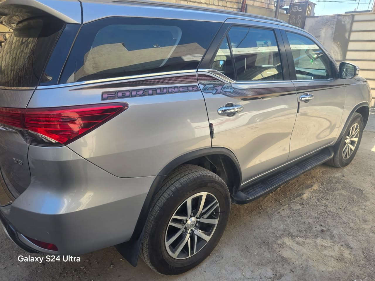 Fortuner 2017 VXR V6 96 km ***********
