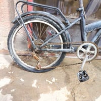 بايسكل ابوالطبكه.. لونه اسود.. السعر 35وبي مجال.. العنوان : البياع الش...