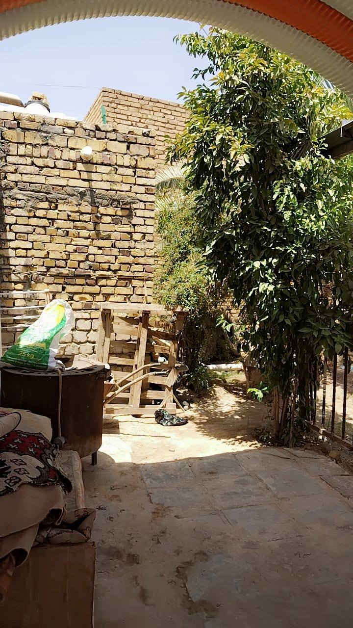 ياالله سلام عليكم بيت طابو زراعي سند 25 للبيع المستعجل على طريق الصلاحيه مقابيل حسين باقر عن شارع صلاحيه 15م مساحه 350 م يتكون من غرفتبن وصاله ومطبخ وتخاريج سعر 55 مع المجال للأستفسار *********** حيدر الشيباني عنوان مكتب نهايه شارع العريضه بدايه 74
