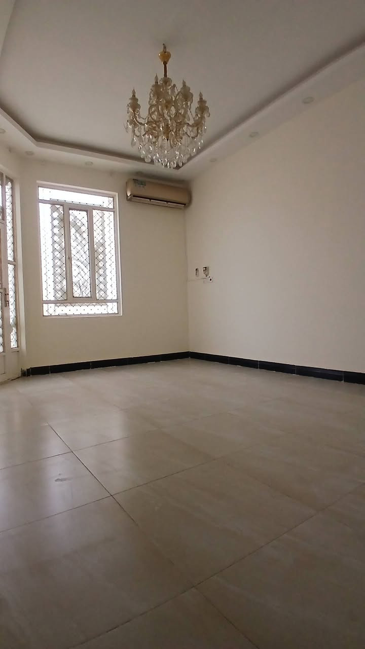 على بركه الله بيت للبيع دوانم المعمل مساحه ١١٨ متر طابقين يتكون ٢غرف نوم البيت مربع شارع تبليط قرب جامع عباد الله للاستفسار اكثر اتصل على *********** او مراجعة مكتب زمزم
