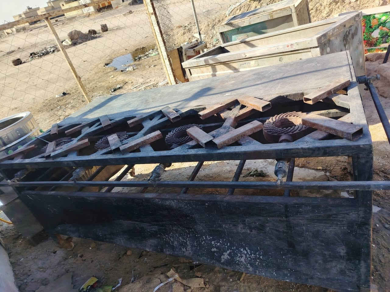 أغراض مطعم للبيع كما موضح في الصور العنوان كربلاء المقدسة رقم الهاتف ***********
