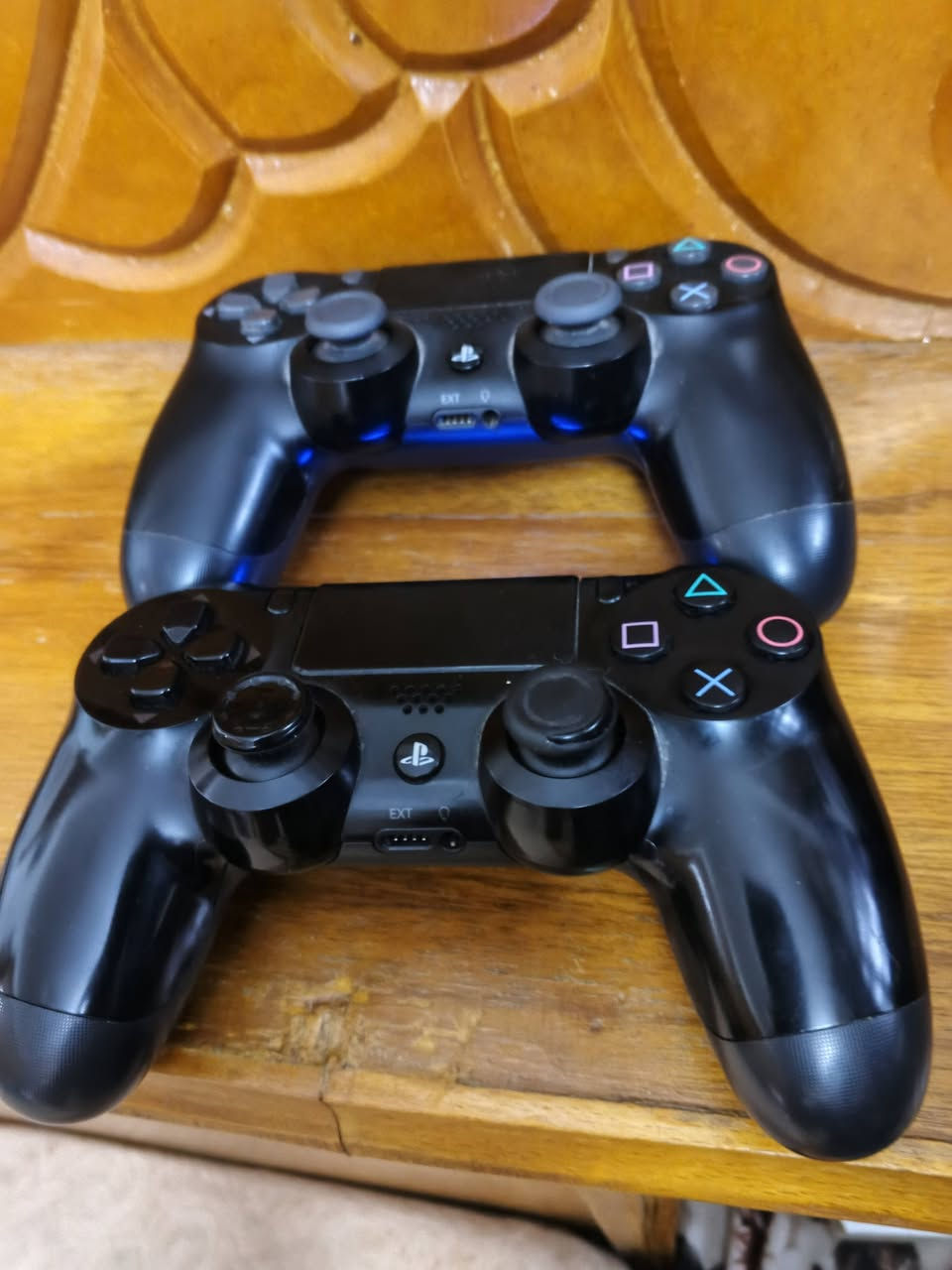 سلام عليكم بلي ستيشن فور مهكر جهاز جديد كامل وياه  ملاحقاته وياه اليوبي اس مكاني بغداد الرئاسة مل عبيدي 250وبي مجال***********
