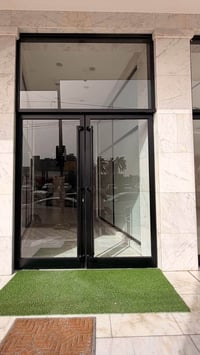 عمل واجهات وثوابت زجاجيه جام مقسى وعادي 10 ملم   اتصل 07719446610