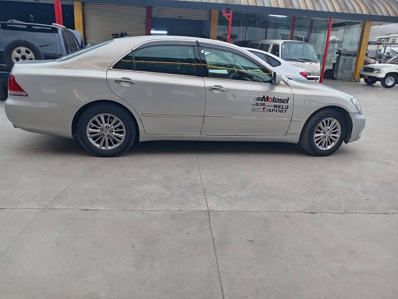 شاهینە بڕاوە مۆدیل 2005بئ ده عمو لیدراو نموونە له جوانی گیڕومه کینە به شه رت مه کینە 82ی مرغوب فول ماسه فات بیلاد په رده فوله تە نها سلآیت نیه چوار تایه و ویلی لوکی له ژیره یه ک دینار مە سره فی نیه توندو تۆڵه نرخ 51گە لا شوین حاجیاوا ڕانیه ژم *********** ‌/////***********
