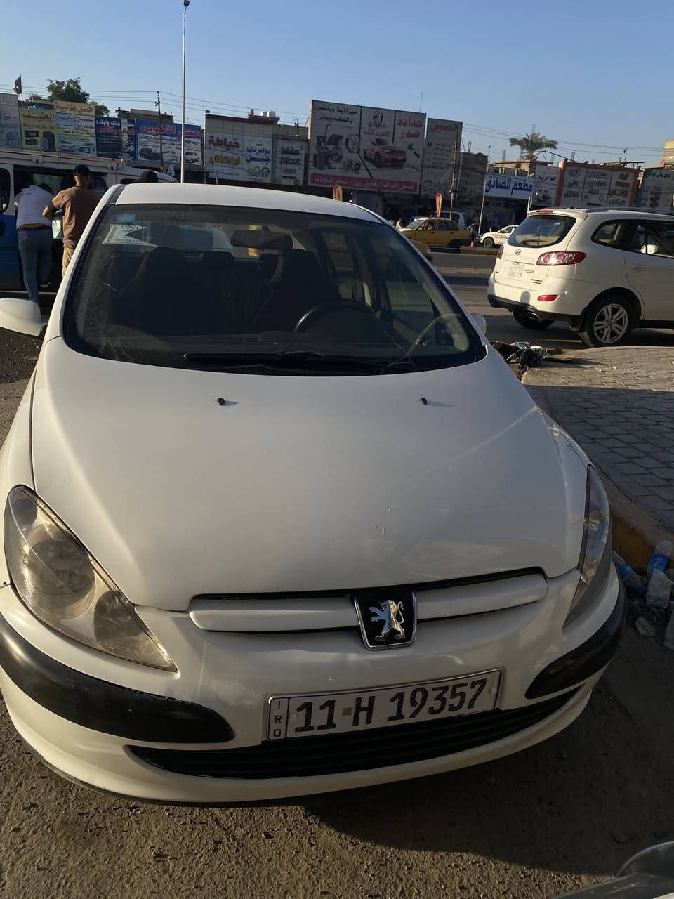 السلام عليكم للبيع 2005 نضيفة وحلوه مال بيت. 
سعرها 54 بيها مجال بسيط   رقم وهزه وسنويه كله جديد 
مكانها بغداد. ورقمها بغداد الجديد. متوفر واتساب 
***********
