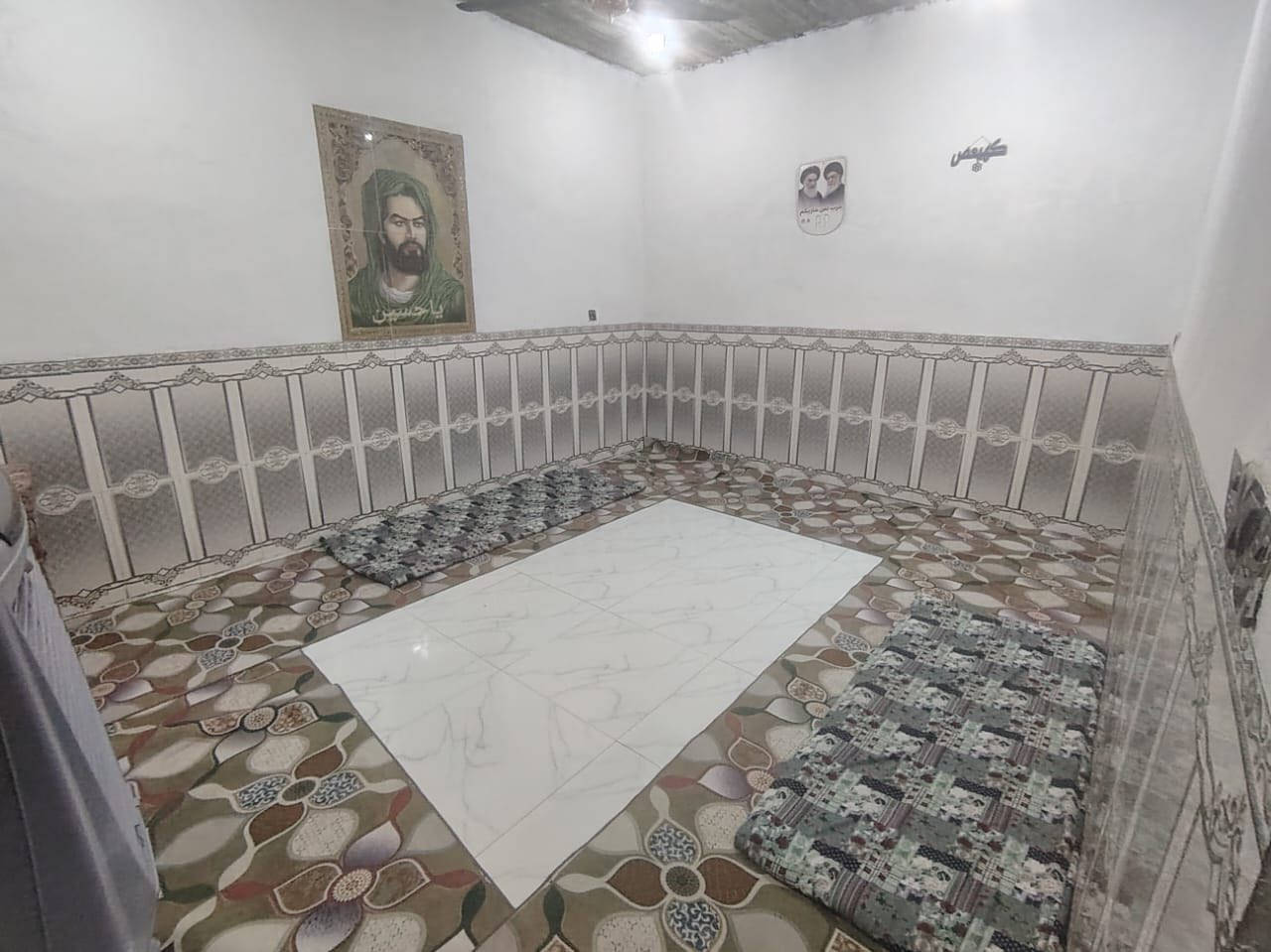 السعر (٦٥) مليون المساحه (١٠٠)م
السلام عليكم عيني ستاد علاء 

عدي بيت مساحه  ١٠٠ متر طابق واحد 

تكدر تعرضه يمك سعره مناسب (٦٥) مليون

سند ٢٥ قرار بسمي شارعه ٦ متر عن التبليط ٣٠متر

يبعد عن كنطره السلام مسافه ٨٠٠ متر 

يصير حسينيه للزوار اكثر البيوت اليمنه حسينيات

بنائه حديث والبيت نضيف مثل ماموضح يمك

ونشالله بيك الخير والبركه 

***********

***********
