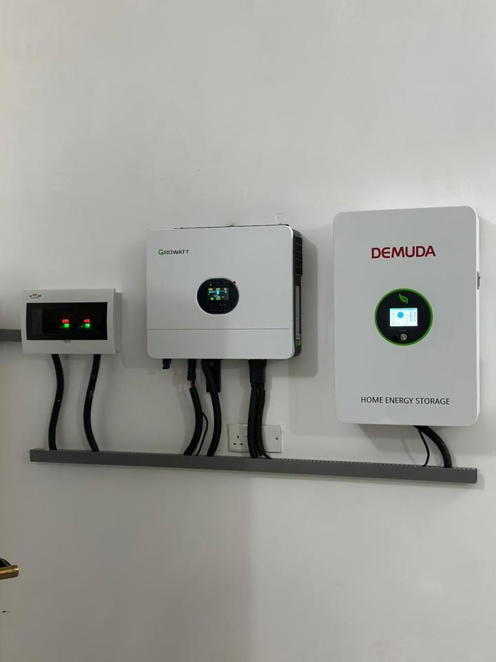 تعبت من مصاريف البنزين وأعطال المولدات؟ الحل صار بين ايديك مع منظومة الطاقة الشمسية المتكاملة والمضمونة.
⚡ تفاصيل المنظومة:
• 🌞 تشغيل نهاري: 10 أمبير (حقيقي).
• guaranteed تشغيل ليلي: 5 أمبير (صافي).
💎 ضمانات حقيقية لراحة بالك:
✅ الألواح: ضمان 15 سنة.
✅ البطارية (ليثيوم): ضمان 5 سنوات (عمر طويل وأداء عالي).
✅ الانفرتر: ضمان سنتين.
💰 العرض الناري:
💵 سعر النقد: 2,750,000 دينار فقط!
💳 نظام الأقساط الميسر (للجميع):
السعر الكلي: 4,000,000 دينار
• مقدمة بسيطة: 200,000 دينار فقط!
• قسط شهري: 100,000 دينار فقط! (يعني بسعر اشتراك المولدة!)
• ⁠للتواصل و الاستفسار 
***********
واتساب 📞او اتصال ☎️
