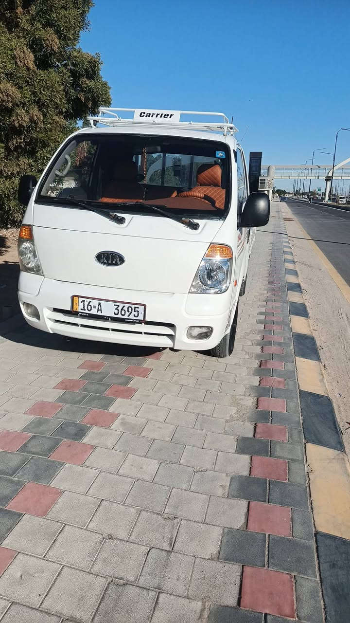 سلام عليكم كيه حمل البيع   مكينه وكير وشاصي  شرط كفاله  مصبوغه عام جماليه فقط لا ضربه  ولا غير شي مكفوله من الضربه محرك 3000 
السعر 85
رقم موبايل ***********
