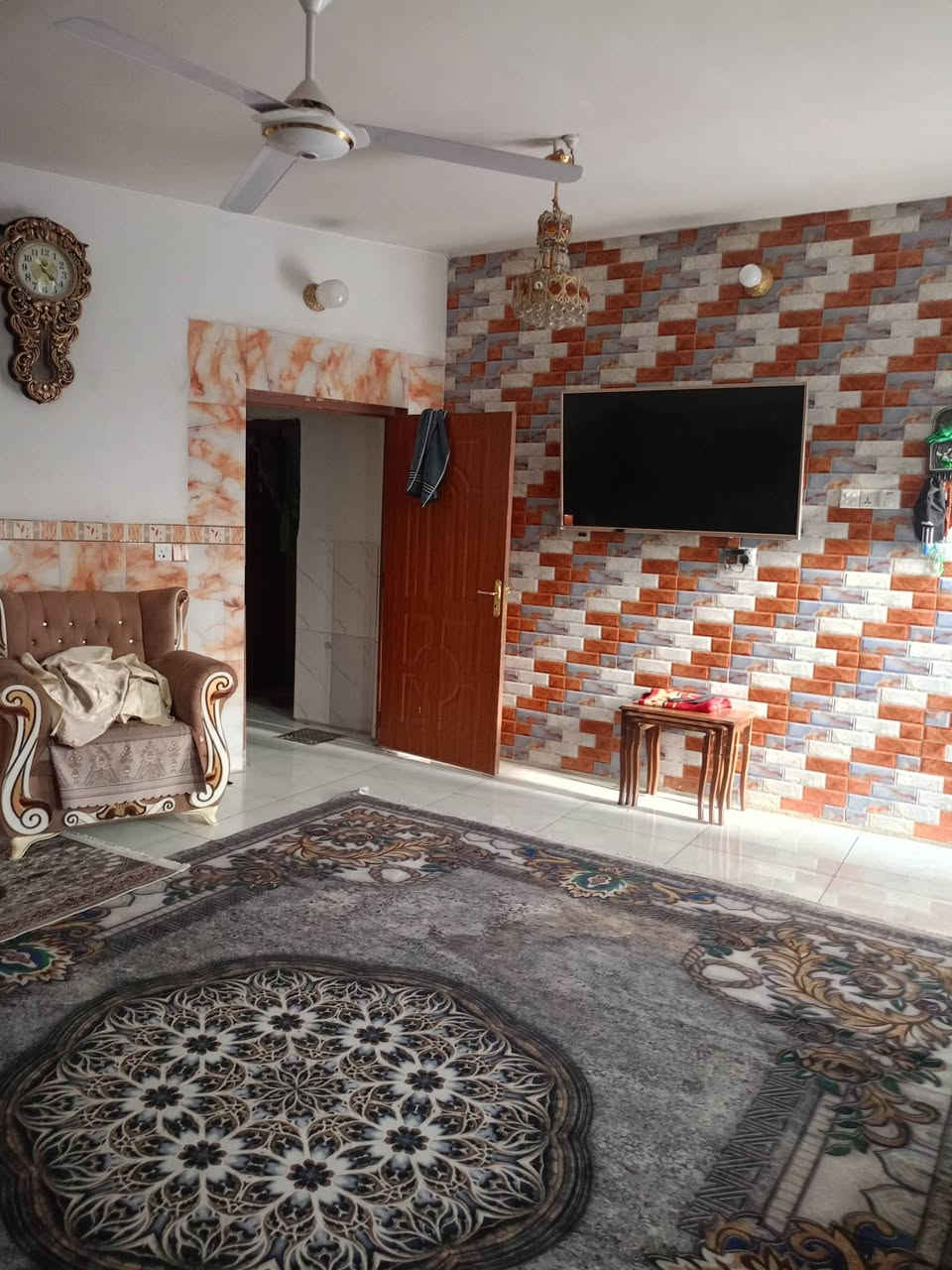 بيت للبيع مساحته 220متر طابقيين طابو صرف العنوان جسر ديالى القديم نهاية شارع 60 الاتصال ***********
