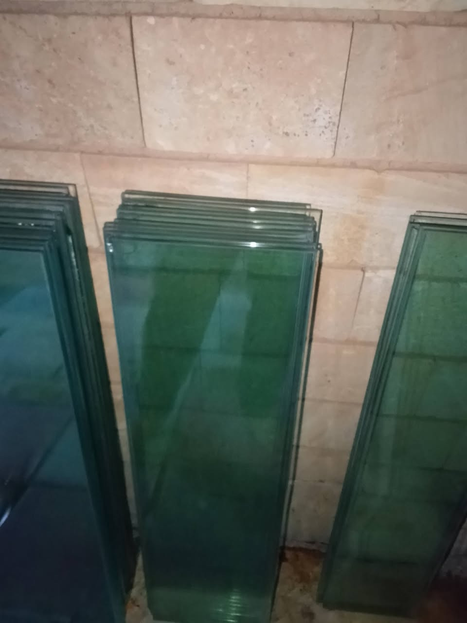 رفوف جام مستعمل قليل
عدد السجج 20 
عدد الجام 32
عدد الحمالات 65 
الي يريد يستفسر يدك عله هذه الرقم
***********

