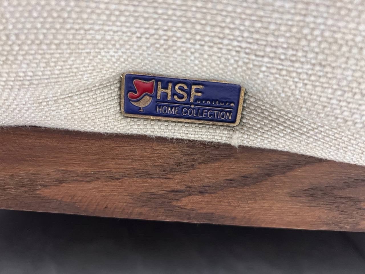 تخم تركي 4 قطع 2 كراسي و2 قنفات(8مقاعد) الخشب زان والقماش كتان 
العنوان:قرب مدخل العاب الكرخ الثانية(العاب السيدية)
نظيف كلش الضرر مالته فقط خسف بالنص مال قنفات بالاسفنج صاير من اثر الكعدة يعني الخسف مو بالخشب