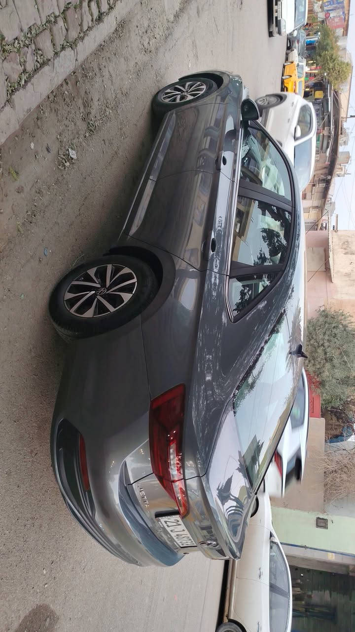 للبيع جيتا موديل 24 سياره كلين بس بيها ملاحظات وما ابي اي شيء سياره جديد ماشي17,000سنويه باسمي سياره مواصفات اس  كير عادي عنوان كركوك شوراو رقم موبايل 0770 109 16 21 السعر 135
