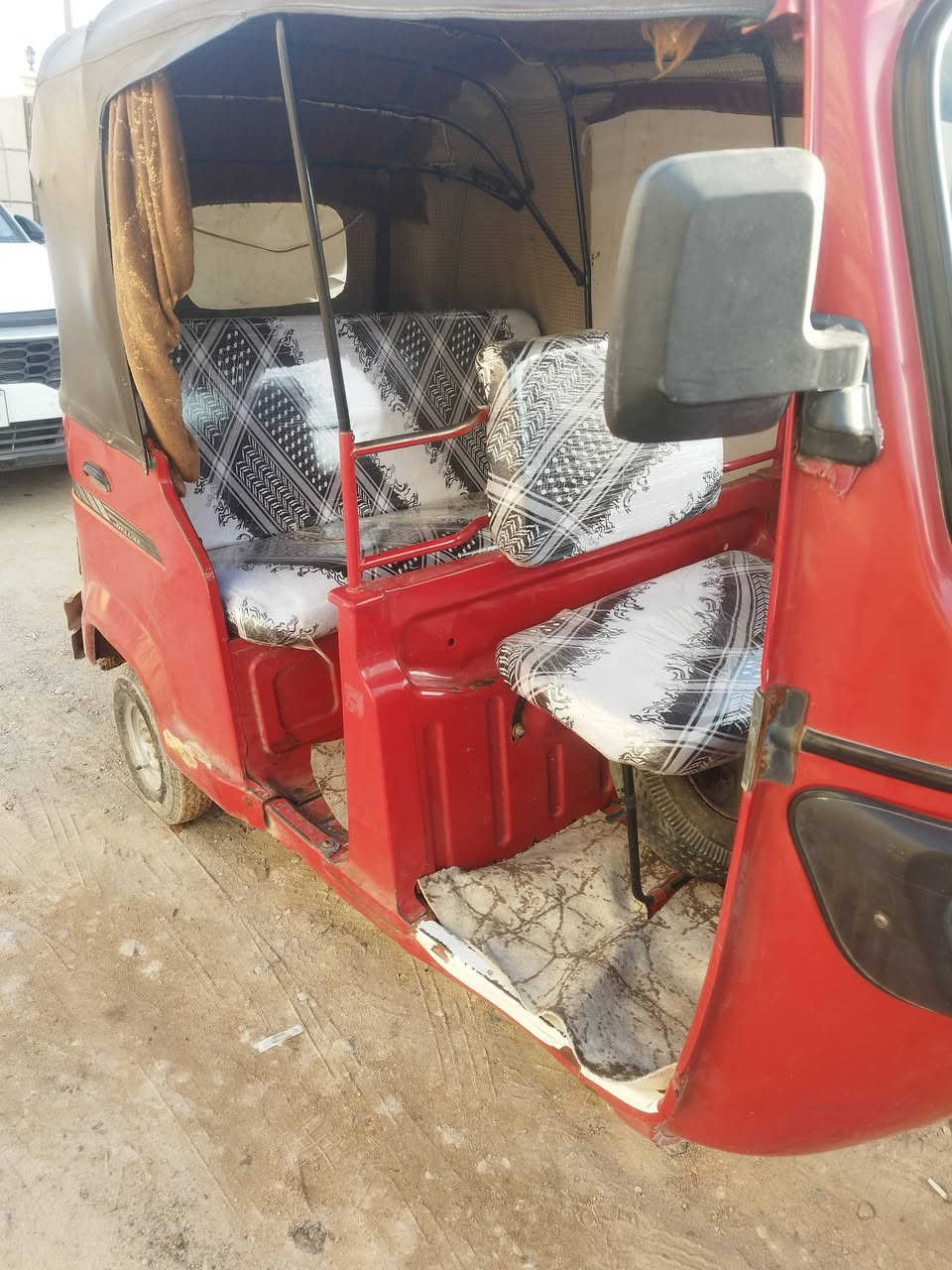 سلام عليكم تكتك للبيع موديل 20 رقم وسنويه جاهزه للشارع سعر 6 مليون تصال وتساب ***********
