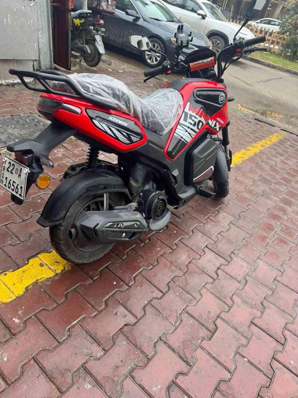 🏍️ للبيع: دراجة Keeway Minnix 150 - نظافة ممتازة 🏍️
دراجة كيوي منكس 150، دراجة رياضية وعملية جداً، نظيفة ومحافظ عليها (الصور تحكم).
📝 المواصفات:
الماركة: Keeway (كيوي).
الفئة: Minnix 150.
المسافة المقطوعة: 5,026 كم فقط.
المحرك: 150cc، أداء قوي واقتصادية جداً بالبنزين.
الميزات: شاشة ديجيتال متكاملة، كشن مغلف، تبريد هواء، ومنفذ شحن USB.
📋 الموقف القانوني:
اللوحات: مرقمة رقم أربيل أصولي.
الأوراق: كاملة وجاهزة للتحويل.
📍 المكان: بغداد
💰 السعر: 2,000,000 دينار (مليونين)
📞 للتواصل: ***********
ملاحظة: الدراجة لا تزال بوضع الوكالة، محرك اوتوماتيك وعارضة بشرط الفحص.
