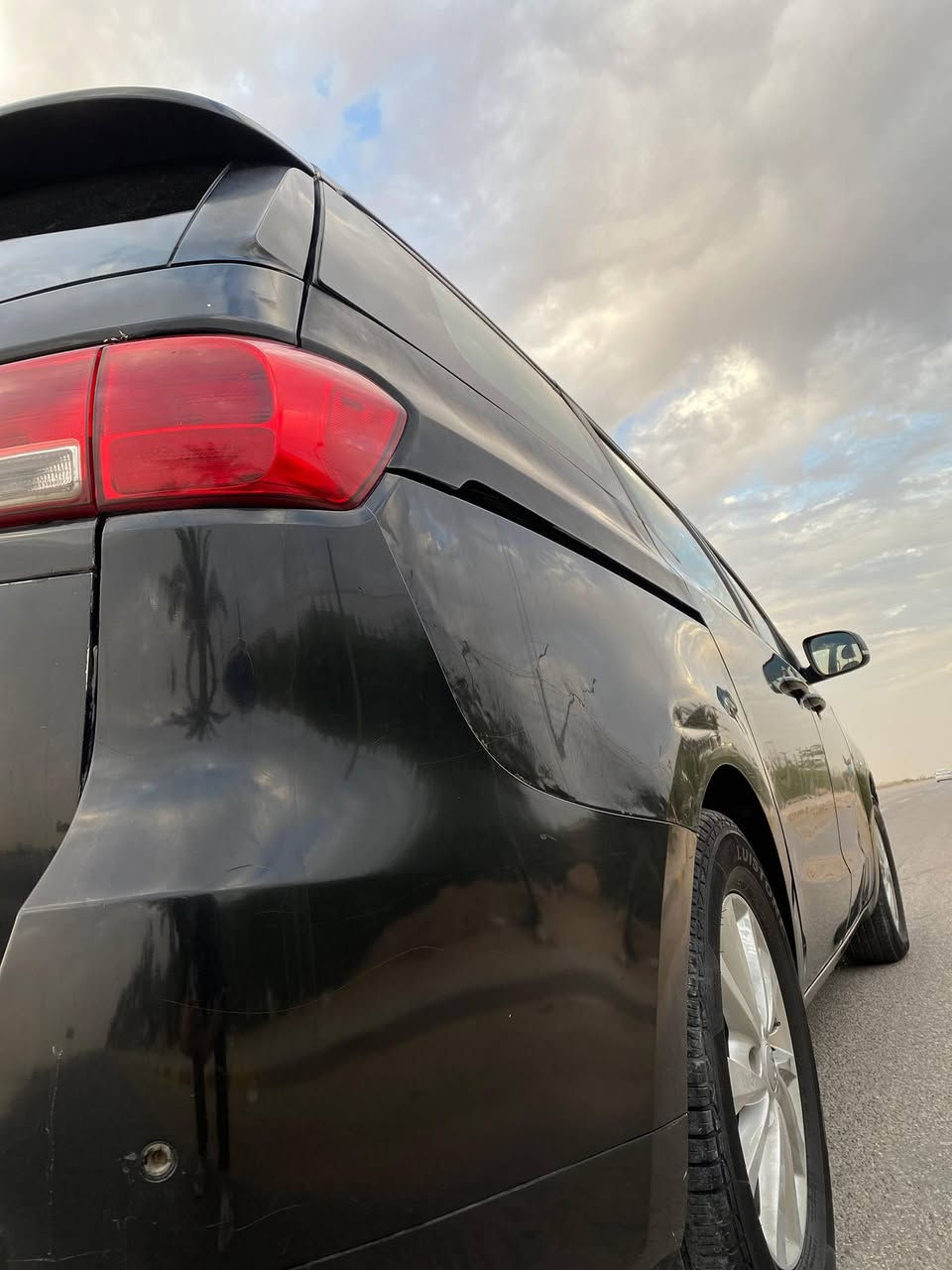 كيا سيدونا 2017 بغداد بسمي مشروع وطني LX  للبيع وارد أمريكي ظرر قسم من الجاملغ الخلفي الأيمن وشويه من غطاء الصندوق لا صبغ ولا تبديل السياره بلاد محرك JDI 3300 مواصفاتها معروفه السياره في النجف سنويه لغاية 2029 ابواب خلفيه سلايد كهربائيه وريمونت تبريد تدفئه ثلاث قطع منفصل كشنات تنطبگ كشن السائق كهربائي .
السعر 175 مع المجال .للأستفسار *********** .
