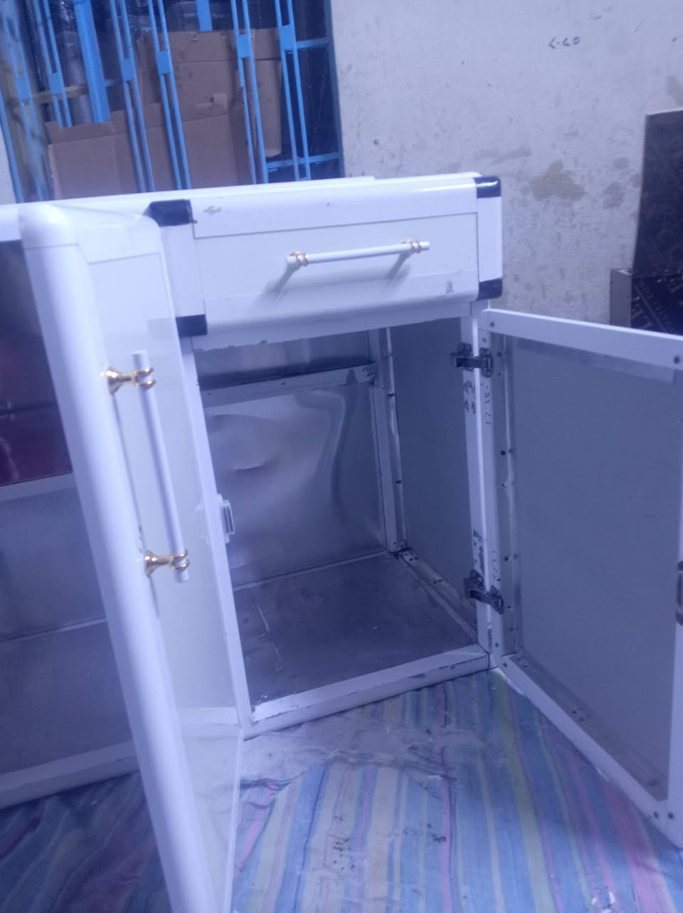 كاونتر للبيع اخو الجديد سعر١٣٠ بي مجال قليل مكان وادي حجر ***********
