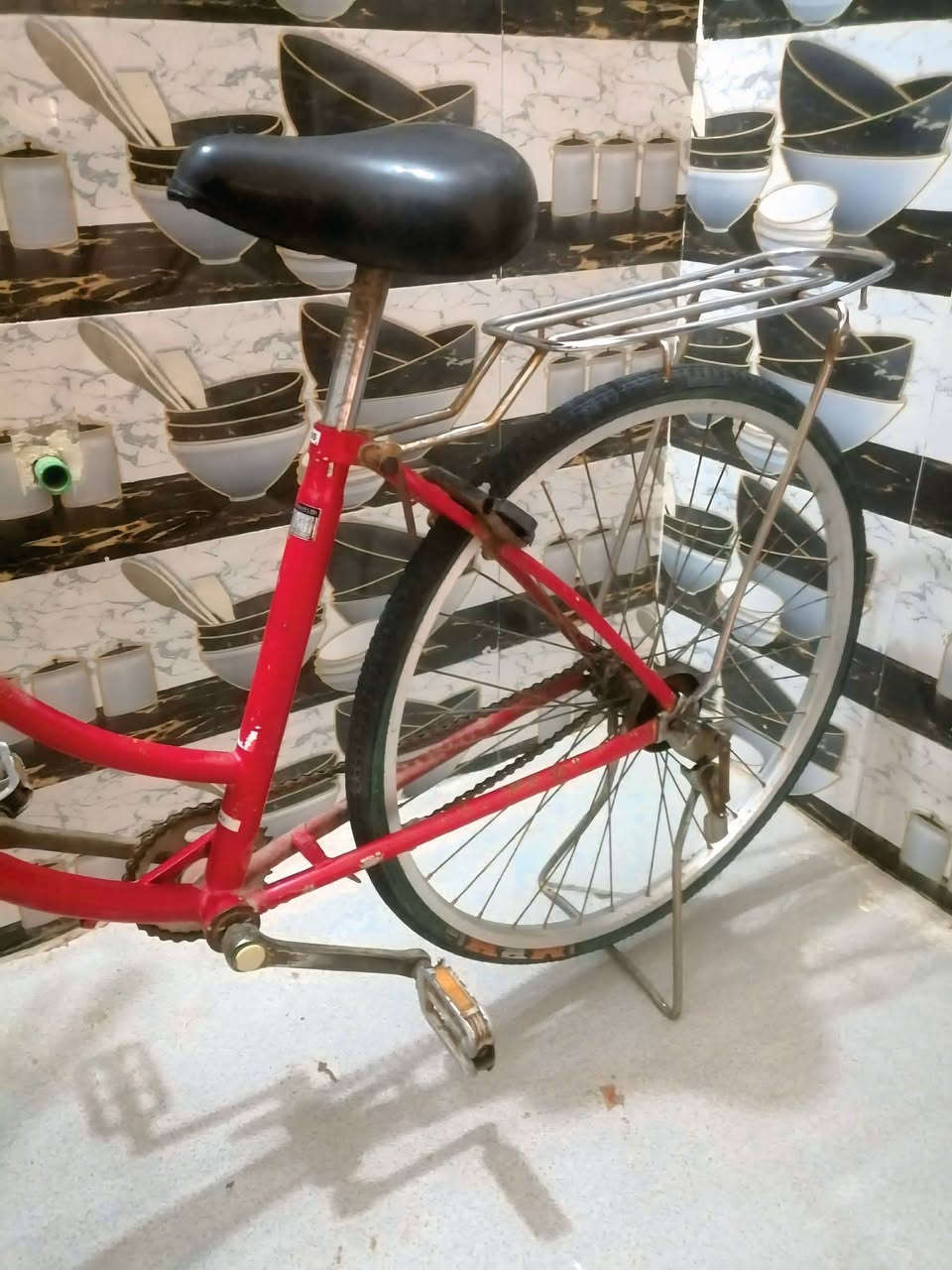 السلام عليكم بايسكل للبيع حجم26 كامل + ثنين سوبايات + 3 وياله اماميات + ثنين وياله وره + جاملغات +لشه حجم 26 (السعر 55 الف)،، مكاني «الديوانية السنيه» الشراي يعلق واني ادخل خاص... للتواصل ‏‪***********‬‏
