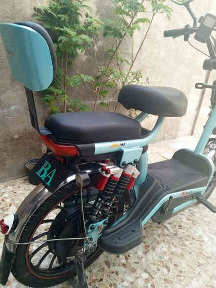 (من رخصة الادمن)السلام عليكم دراجة شحن حجم 20البطاريات العدد 5 أربع نمر دراجة كاملة بدون نقص يجي وياهة شاحنة والكبات للستفسار الاتصال على الرقم ***********
