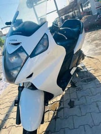 للبيع الدراجه سلفر ونج اوفر 400 مكفوله من الطول لطول العنوان بغداد قرب...