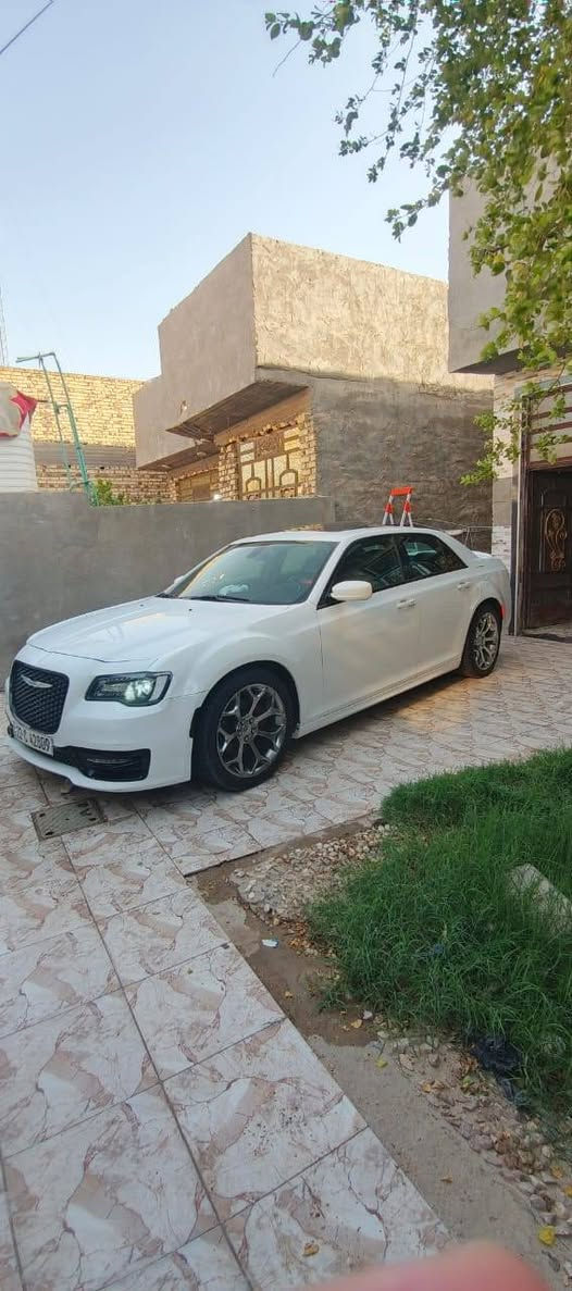 سلام عليكم وبامه موديل 2016خليجي مكفول كفاله عامه فول مواصفات S جاهز من مكينة وكير وحداديه وتبريد وتخم تاير رقم اربيل انكليزي السعر 198 وبيه مجال قليل العنوان بابل مركز مدينة ***********
