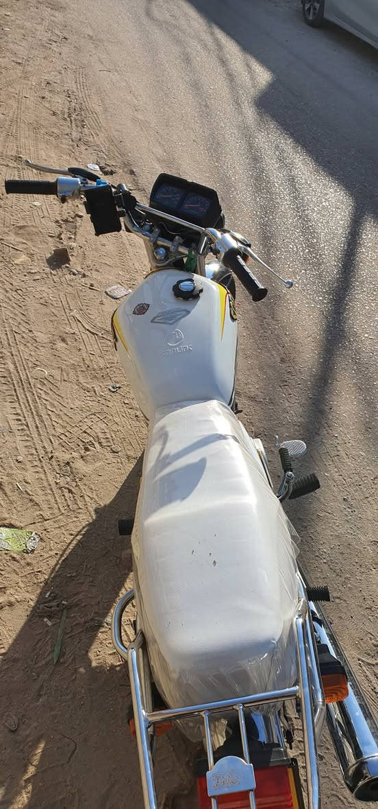 سلام عليكم
تايكر سونك 4كير 

 
مديل 22
دراجه جديده  مكفوله من كلشي 
اشاير دشبول لايت زنون عالي وناصي  
كلشي شغال 
 وياله جدد تايرات جدد دراجه فصله مافصل بيها 
  
الدراجه سكنر 
السعر خاص 
 او مراوس بدايوان سكنر 
 مكاني  النجف 
 ***********
