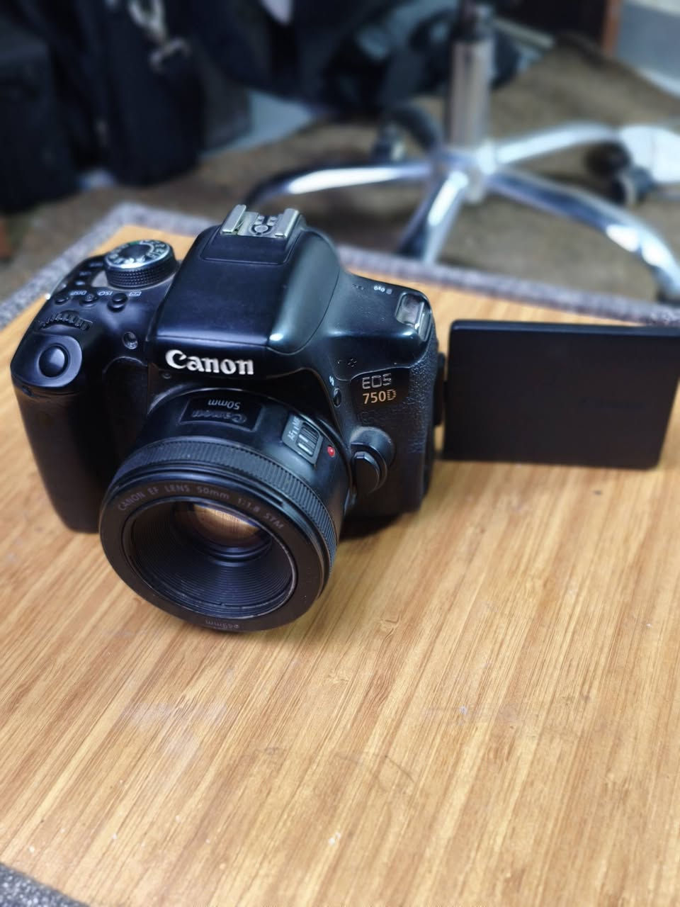 كاميرات للبيع
1 كاميرا canon 750D نظافة 85% 

شاشة قلاب لمس 

وياها عدسة 35 —270 

وياها رام وبطارية وشاحنة 

2 كاميرا canon 750D نظيفة لكن علطلانة شاشتها فقط شرط الشغل 

شاشة قلاب لمس

وياها عدسة 50 m ورام 

وياها بطاريات 2 وشاحنة 

وياها كرب 

3 كاميرا canon 400D فوتو فقط نظيفة وياها بطاريتين وشاحنة وعدسة 18— 55 

4 كاميرا Nikon 5300D

شاشة قلاب 

وياها بطارية وشاحنه 

وعدسة 70—300 

ورام وحزام 

ابعهم كلهم سوه السعر مليون و100 فقط مكاني الشطرة 

للاستفسار *********** يوجد واتساب
