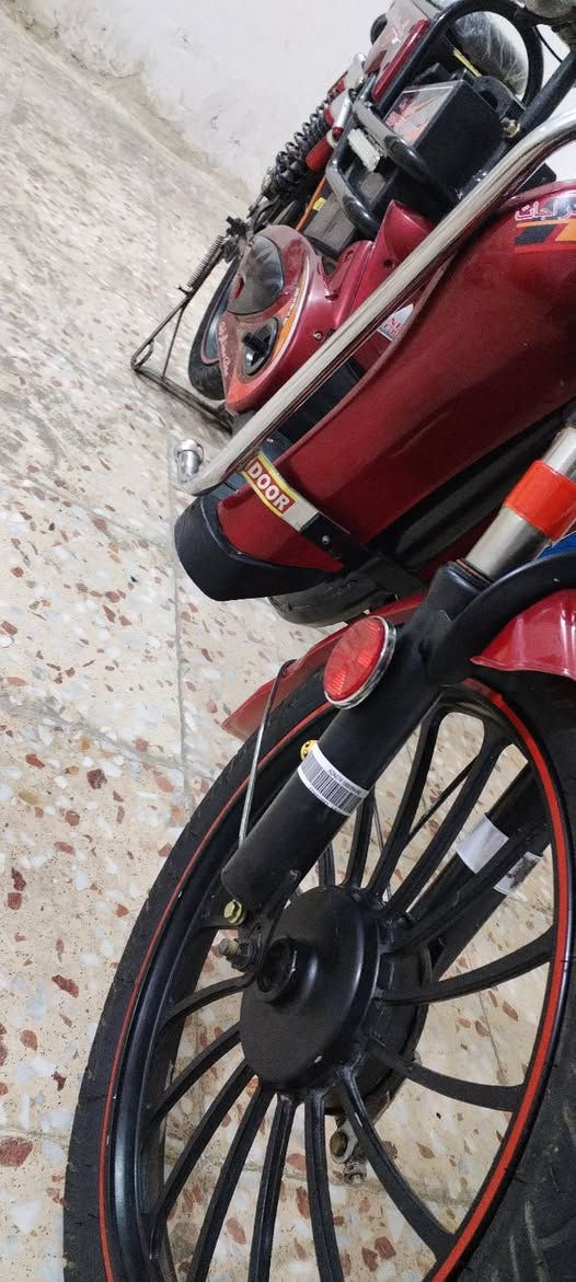 سلام عليكم 
للبيع 
5بطاريات 
ابو درع 
نشرات صفح 
دبل اشاره 
بلاتوث 
سعر 325
***********
