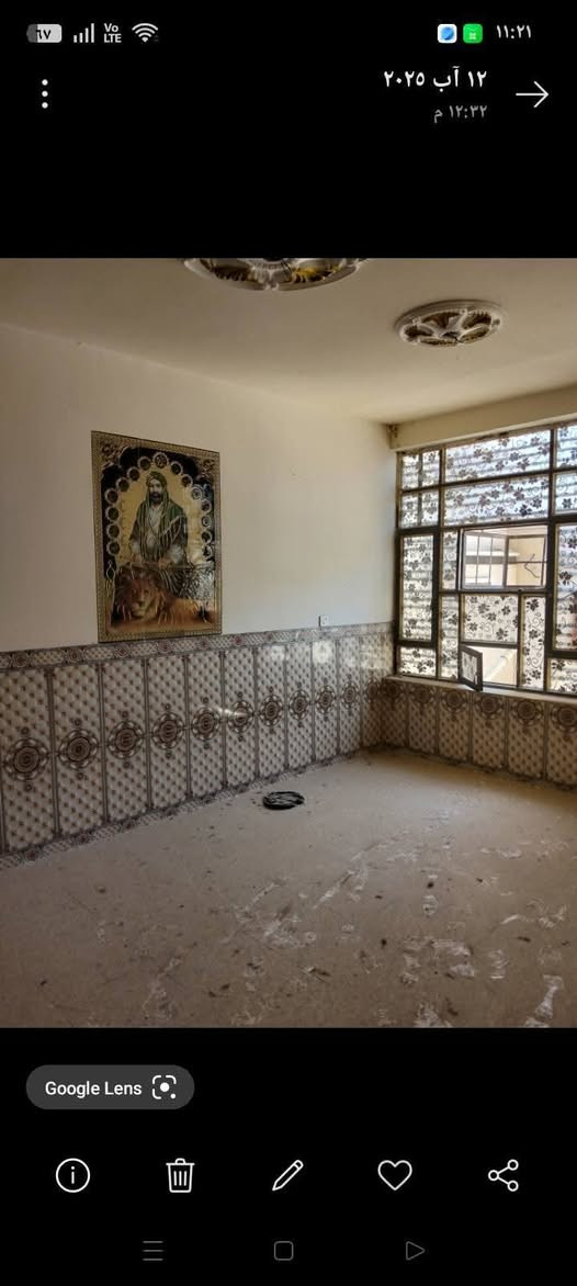 السلام عليكم مشتمل قاطين البيع 100م واجهة خمسه ونزال عشرين بناء حديث يحتوي الطابق الأول استقبال وصاله ومطبخ بارد ومطبخ حار وصحيات ومنور الطابق الثاني يحتوي على غرفتين نوم وصاله وبيتونه بيت كامل مطبك شتايكر واجهة البيت مرمر الارضيه كاشي الحسينيه الجريخي شارع 30 بلسايدين قرب ابو احمد الوكيل واسواق ابو حكمت هذا رقم ابو البيت *********** يوجد واتساب
