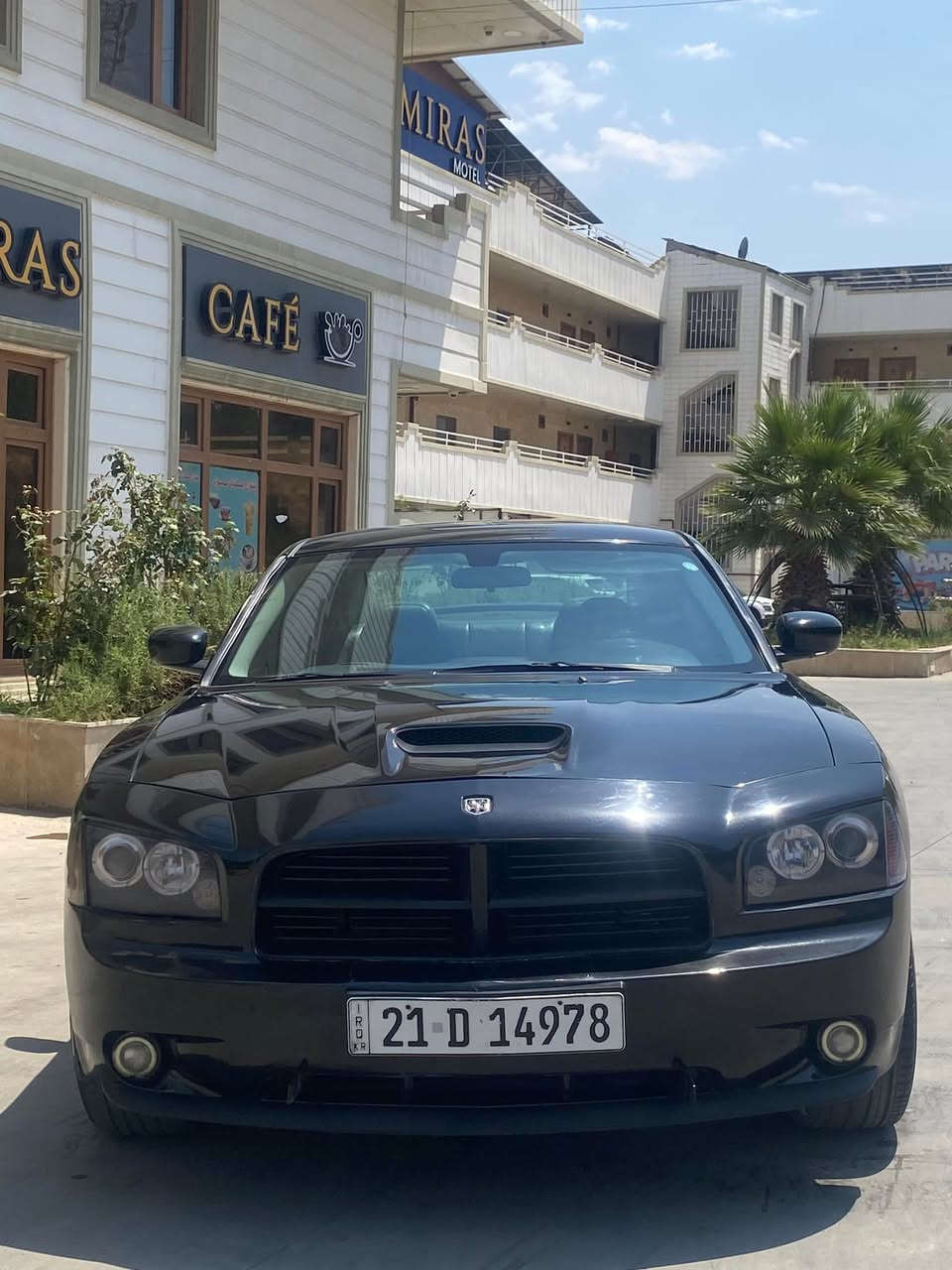 موديل٢٠١٠ V8 HEMi 🚀  
للبيع، السيارة بحالة ممتازة وعلى الشرط بالكامل.
مكينة وكهربائيات بحالة ممتازة.
كلشي بيها شغال وما تحتاج أي مصروف.
 بيها بس قطعتين وصبغ رفرف.
بدون دعم، وبدون غرق، وبدون أي حادث مؤثر.
الممشى 190 ألف كم حقيقي
رقم سنويه كول جديد باسمي.
مخريك گير كول شاط 
السيارة نظيفة جداً، والفحص خير دليل. واللي يدور على سيارة مرتبة راح تعجبه إن شاء الل
*********** السليمانية, العراق
