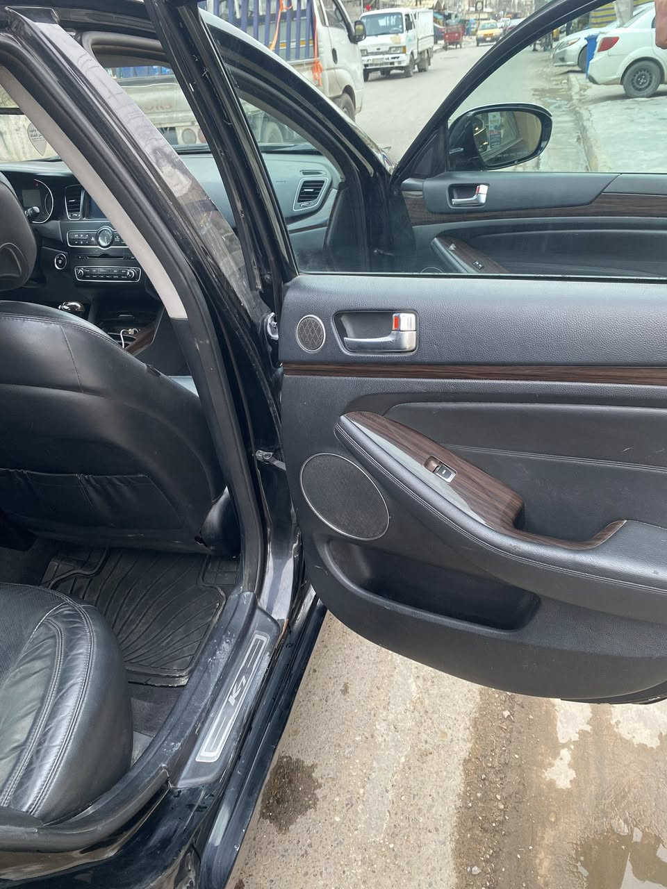 السلام عليكم مكلف بالنشر
🚗 كيا كادينزا 2020  
📍 رقم بغداد  

💰 السعر: 155 ورقة (بيها مجال بسيط)  

✨ أهم المواصفات:  
✔️ محرك 6 سلندر 
✔️ شاشة كبيرة + نظام ملاحة  
✔️ كاميرا خلفية + حساسات  
✔️ بصمة تشغيل + دخول ذكي  
✔️ جلد + تبريد وتدفئة مقاعد  
✔️ مثبت سرعة + تحكم ستيرن  
✔️ أنظمة أمان متكاملة  

🔸 الملاحظة: باب خلفي مبدل  

📞 للحجز والاستفسار: ***********  
📌 مكلف بالنشر غير متواجد على الفيس
