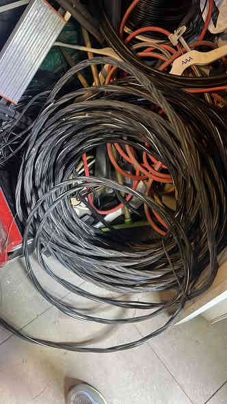 وايرات ظفيره ابو ١٦ فافون تركي مستعمل كم شهر تقريباً عندي ١٠٠-١٢٠ متر
سعر المتر الف دينار

واير تك ابو ١٢٠ فافون تركي جديد مو مستعمل عندي ٣٠-٣٥ متر تقريباً 
سعر المتر ٢٢٥٠

المكان بغداد الدورة
للاتصال ***********
