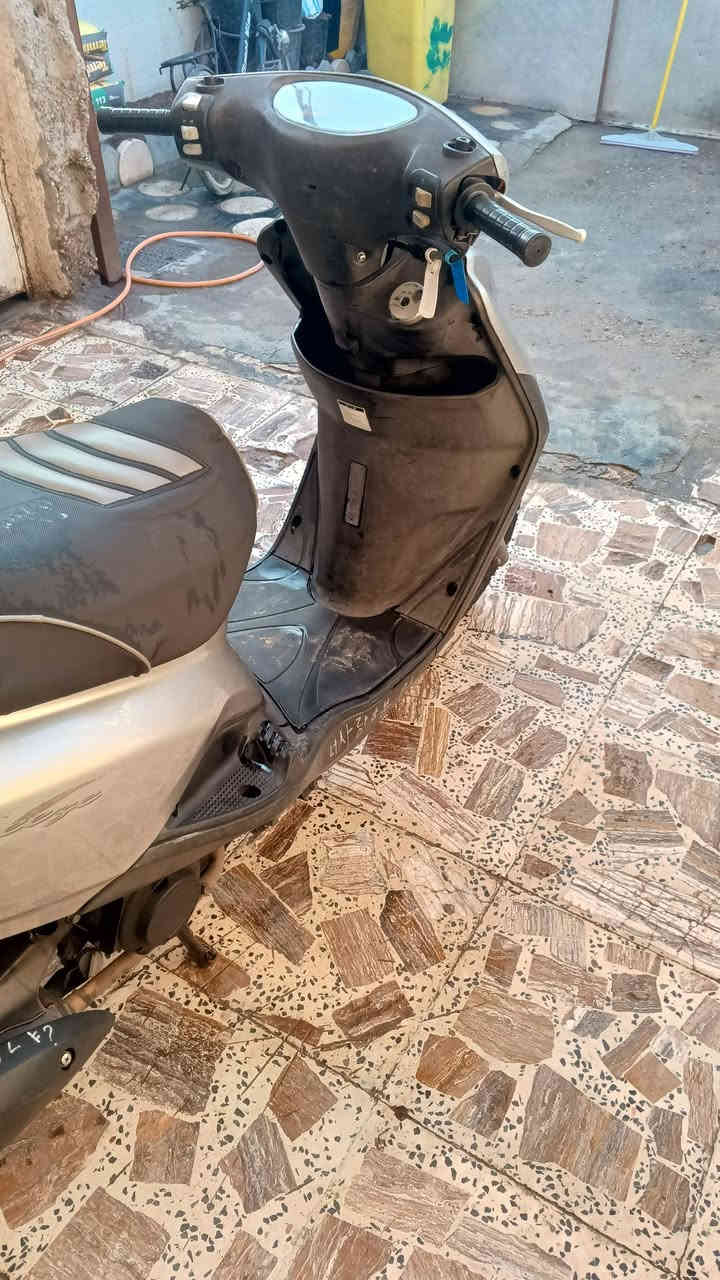 السلام عليكم 
دراجه بريز ياباني رمبه 
الدراجه صار شهر من نازله ما اطلع بيها 
بلاد برغي ممفتوح بيها
العنوان بغداد الكماليه 
السعر 950وبيها مجال بسيط 
***********
