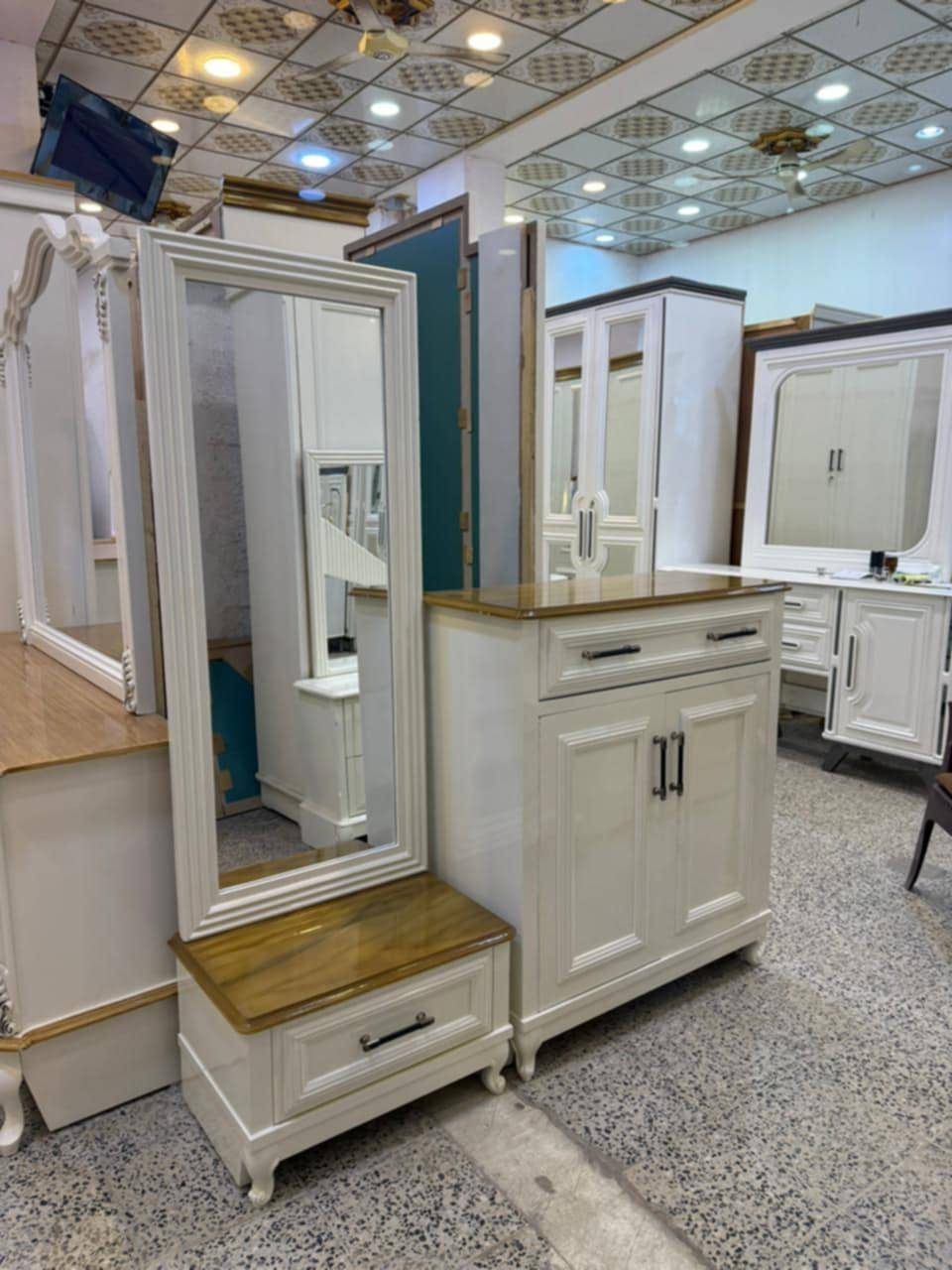 غرفة نوم اخشاب شكل تركي جديد حسب الطلب سعر، الغرفه مليونين و٩٠٠
بغداد الصالحيه توجد خدمة توصيل


**إذا كنت صاحب هذا الإعلان وتريد حذفه لأي سبب، رجاءا أرسل رسالة إلى الدعم الفني**