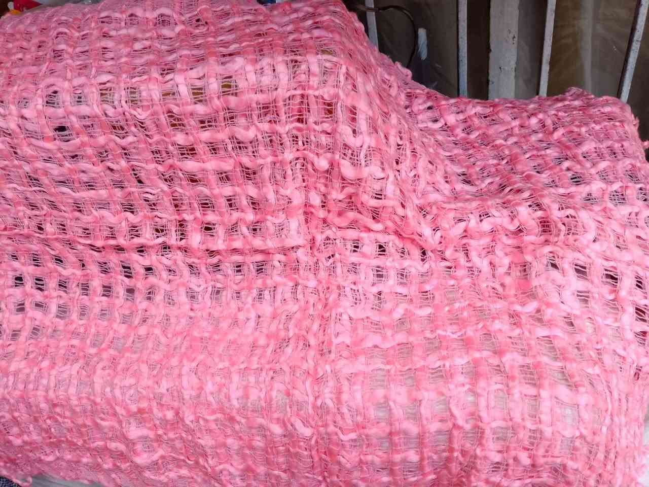 شالات نسائيه وعطر وصافورات جمله بأسعار رخيصه جداً العنوان الشرطه الخامسه رقم الهاتف ***********
