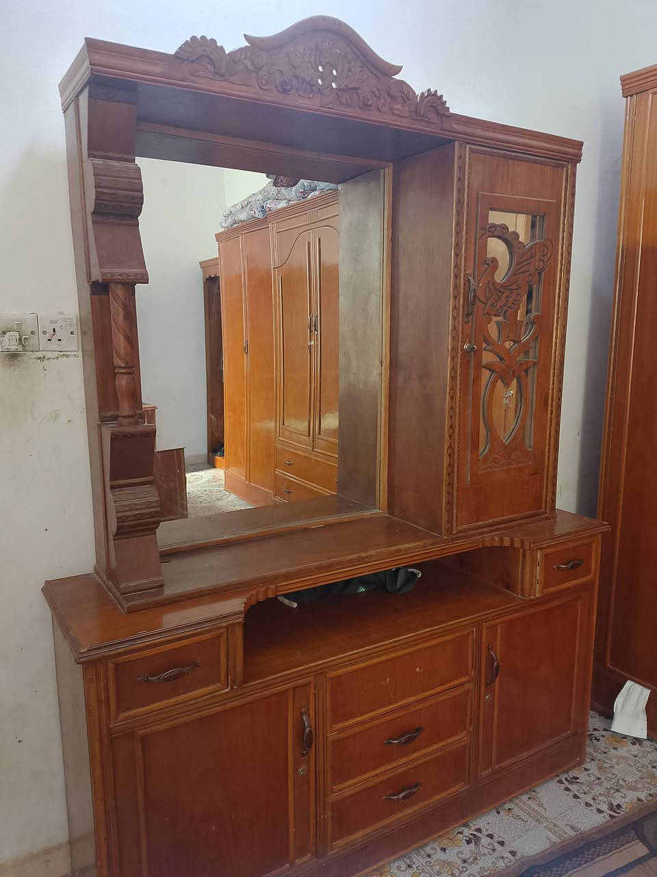 سلام عليكم غرفه للبيع مستعمله تزكام مو سوكي فيها اضرار بسيط سعر مليون و100(***********
