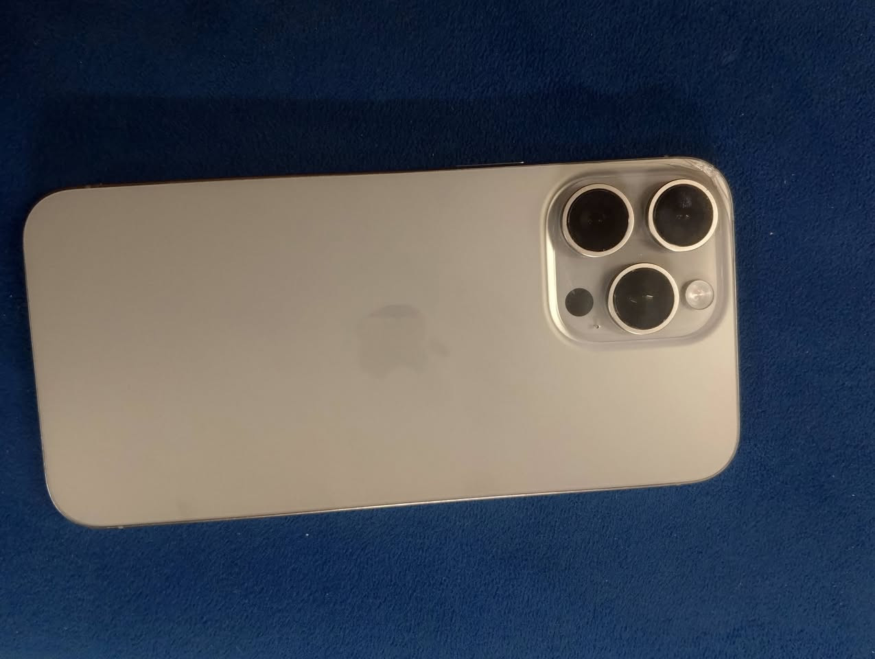 ايفون 15 pro max للبيع
ذاكره 256 
بطارية 84 
وياه كارتونته 
السعر مليون و١٠٠ 
***********
