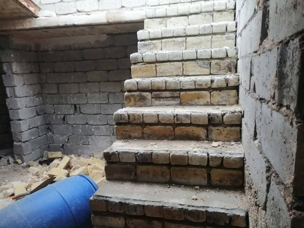 بيت للبيع ٧٥ متر عوزة تشطيب فقط سند ٢٥ طابو زراعي الخدمات داخلتلة في نهاية شارع الوكفة التبليط الجديد قريب التبليط معاملات التطوب مشو بيهة يحتوي على غرفة نوم كبيرة وصالة وغرفة ومجمع صحيات داخلية وطارمة

للاستفسار 

***********
