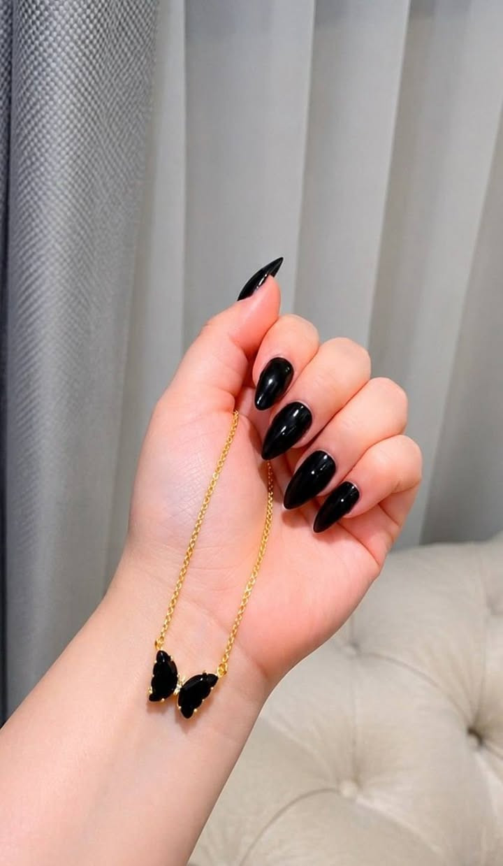 سيت الفراشة 🦋🦋

الجمال لجمال 🥰😍
لصاحبات الذوق الرفيع 
وفرنا لكم اكسسوار احلا 
ما يكون ♥️🖤
قلاده الفراشه طلاء اصلي ثابت جدااا حجر زاركون كرستالي 
متوفرة باللونين 👇
الاحمر والاسود ♥️🖤


**إذا كنت صاحب هذا الإعلان وتريد حذفه لأي سبب، رجاءا أرسل رسالة إلى الدعم الفني**