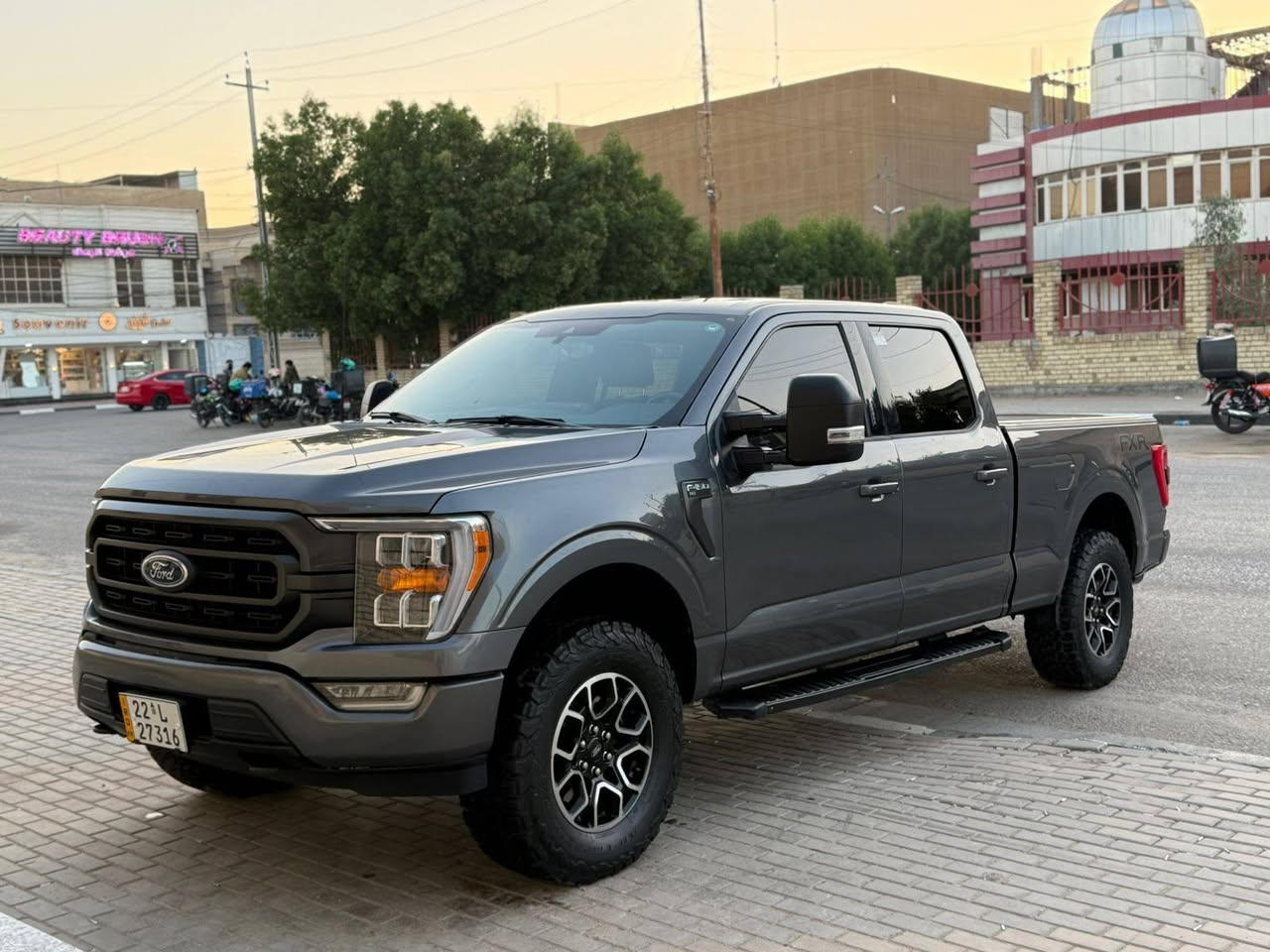 للبيع فورد f150. موديل 23 فئه FXR  مكينه ٨سلندر 5.0 ماشيه 8 الاف كيلو   دخول جديد رقم  اربيل بسمي تحويل  السياره معدله ومزوده من امريكا سستم كزوز من امريكا وتعديل ترفيع مكينه مزوده وضعيات قياده صوت كزوز رعب السياره فول داخل كير 10نمر مكينه 8سلندر كير طرح شاشه جبيره تدفئه كشنات مختمه بالكامل شعار ال FXR كشنات جلد تشغيل عن بعد سياقه اليه اوتو ستوب اوتو هولد رادارات جانبيه وخلفيه واماميه تحديد مسار فور ويل وسنكل وبعد بيهة هواي مواصفات للاستفسار *********** السعر  307$   وبيهة مجال حك الجيه السياره حيل جديده حادثهة جاملغ امامي وباب السايق دواخل مكفولات مكانهة كربلاء  ً الشراي يخابر .
