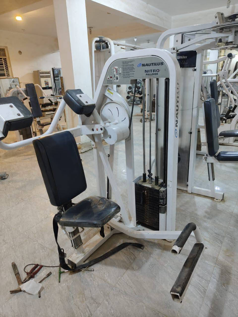 قاعه كامله للبيع تتكون من اجهزه لايف فتنس وناتليوس
1-تراي قمه
2-كيل لاري قمه 
3- دواخل خوارج
4-جهاز معده
5-فراشه جانبي
6-جهاز أكتاف
7-سحب ارضي
8-سحب عمودي
9-متقابل لايف فتنس
10-جهاز شولدر
11- جهاز متكأ الصدر 
12-جهاز سحب من الاعلى
13-بلوفر
14-فراشه
15-جهاز بنج
16-شوت امامي
17-سمث
18-هاك باك امامي خلفي
19-لك بريس
20-شوت خلفي
21-سيت دمبلص
22-سيت شفتاتz + عدل
23-  1 ابتكل + 1 جبلي
24- 4 شفت دولي+300 اوزان

الملحقات/ مصاطب سيت أعلى+ أسفل+  معده +2 مستوي + 1فلات + شفت دولي 
للاستفسار الاتصال على الرقم ***********
المكان /ناصريه- سوق الشيوخ
