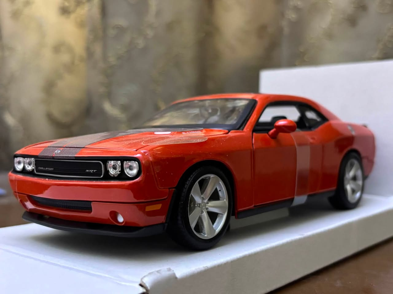 2008 Dodge Challenger SRT
 
.
.
.

أنتجت هذه القطعة بواسطة شركة Maisto 

حجم 1:24

السعر 20 الف 

تواصل على الرقم ***********
