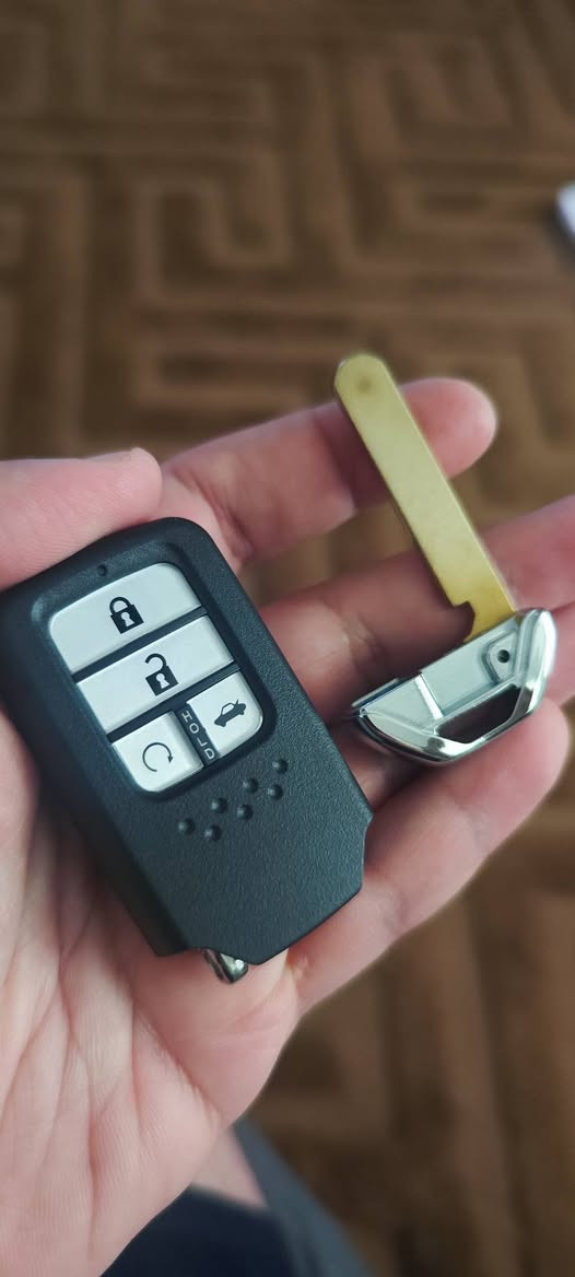 بصمة وخريطة هوندا ( قابلة للبرمجة ) خام يعني قطعة جديدة من المصنع مامتبرمجة المفتاح مامحفور، السعر 50 ، يوجد توصيل .


**إذا كنت صاحب هذا الإعلان وتريد حذفه لأي سبب، رجاءا أرسل رسالة إلى الدعم الفني**