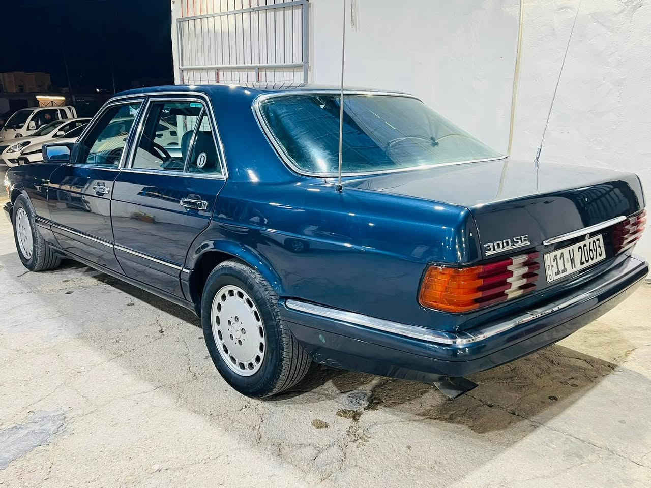 السلام عليكم 
للبيع 
مارسدس  
موديل 88 
كير محرك بلادي 6 سلندر 
فول مواصفات 
سلايت
 كشنات كهربائي ⚡️ 
سنتر لوك ريمونت
تبريد ثلج ❄️
رقم بغداد تحويل ثاني يوم
باب قصير المرغوب
صبغ عام جماليه 
***********
