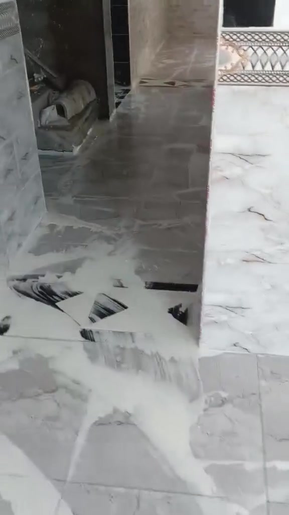 خلفه سراميك متفرق داخل حديثه 
078‪31786933


**إذا كنت صاحب هذا الإعلان وتريد حذفه لأي سبب، رجاءا أرسل رسالة إلى الدعم الفني**