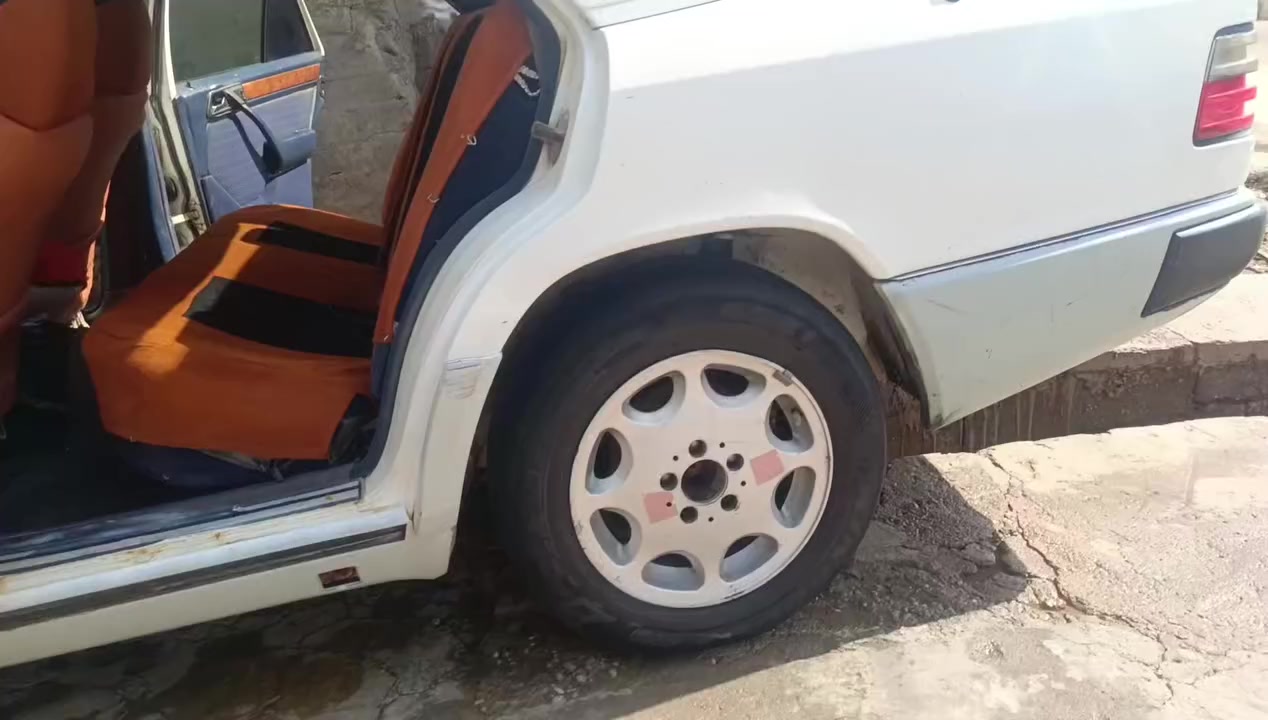 سلام عليكم مارسدس دب للبيع مكانه البصره القرنه 52وبيه مجال للتواصل ***********
